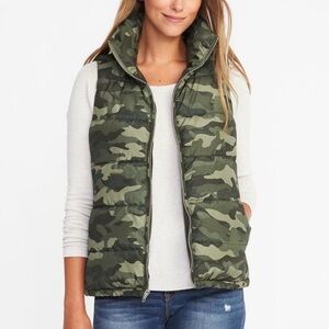 Old Navy Women's Camouflage Puffer Vest